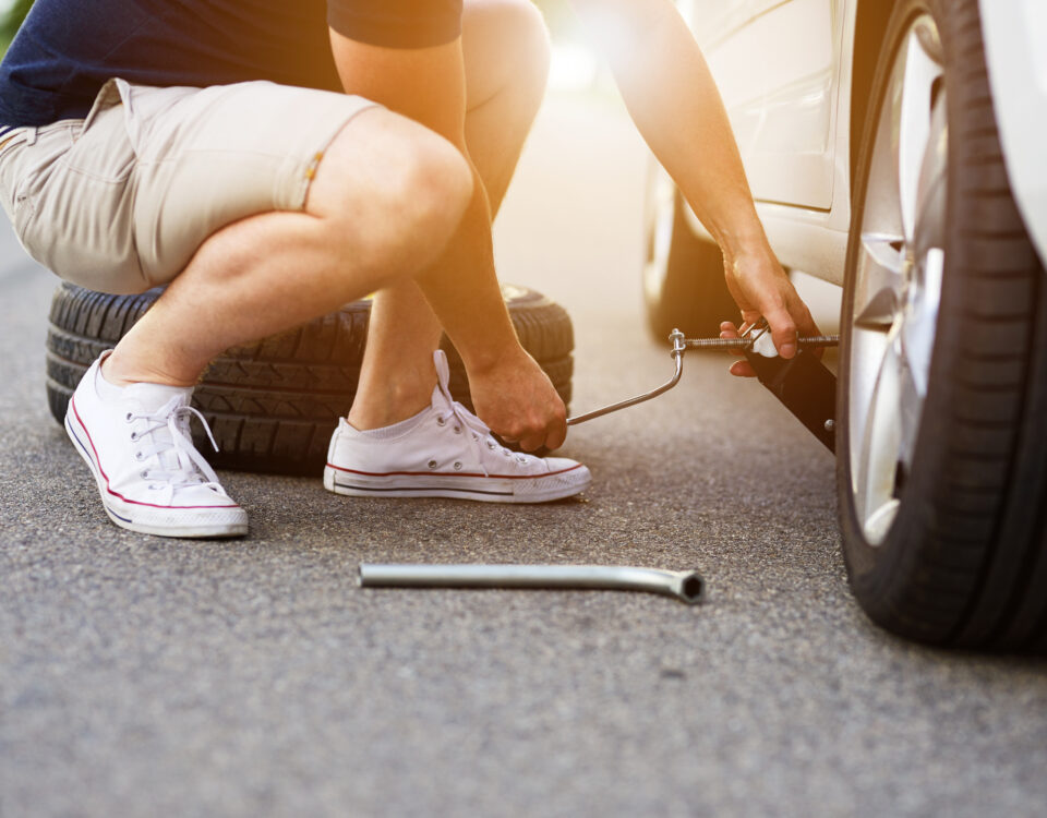how-to-correctly-replace-a-flat-tire
