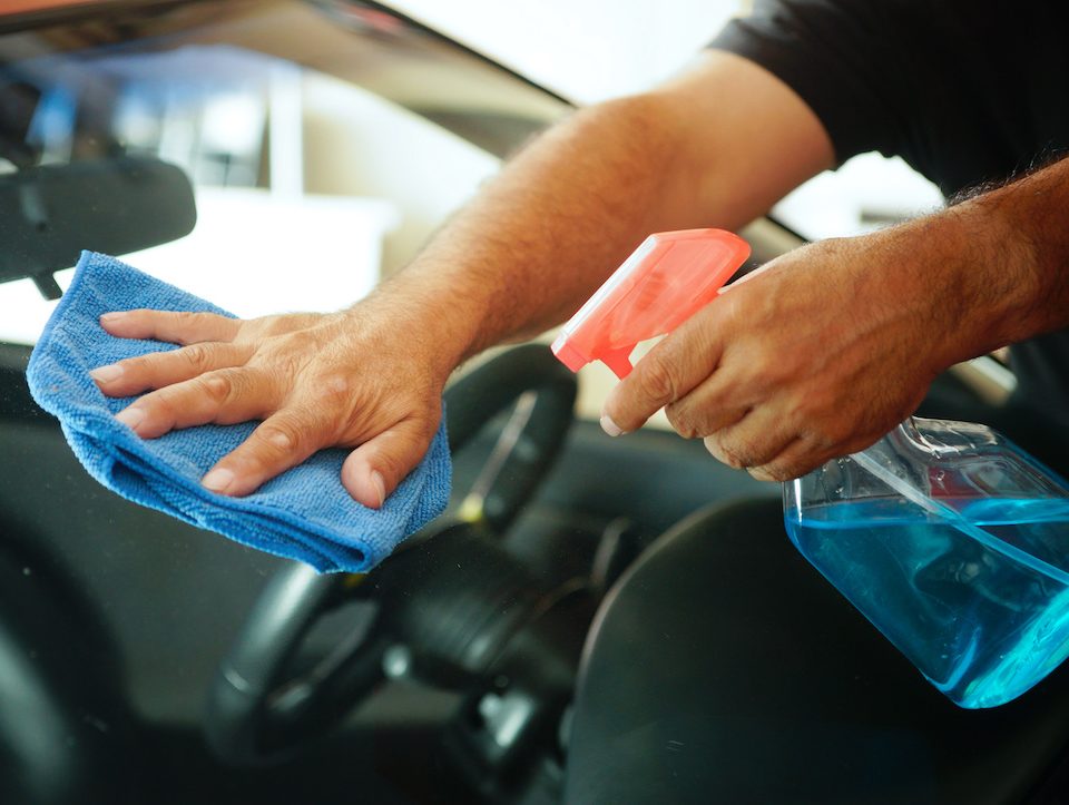 the-best-way-to-keep-your-car-windows-clean